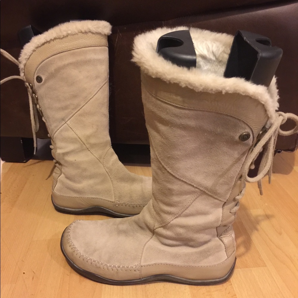 The North Face lace up semi fur lined boots 9.5